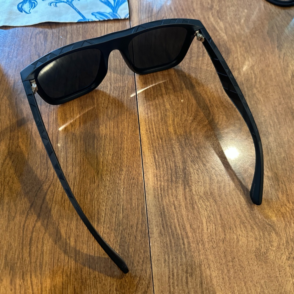 New Burberry Matte Black Sunglasses - Picture 4 of 10